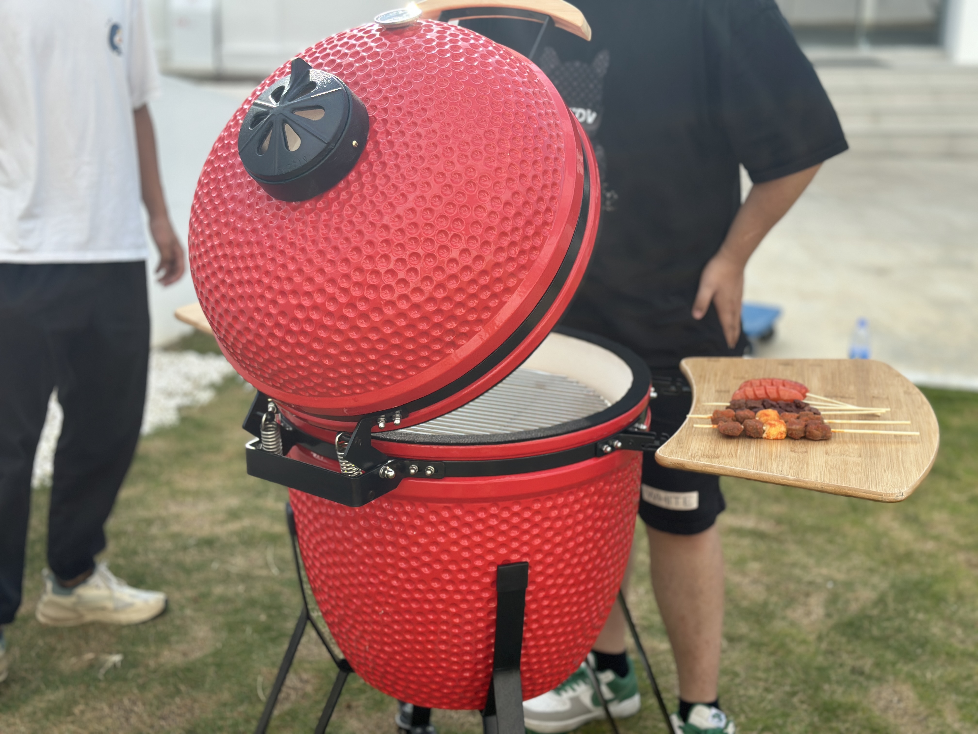 New Ceramic Barbecue Oven Leads the New Trend of Outdoor Cooking